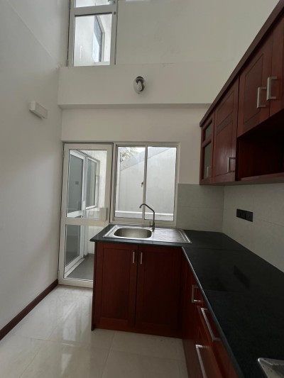 4 Bedroom Apartment for Sale in Royal Court, Colombo 05-7