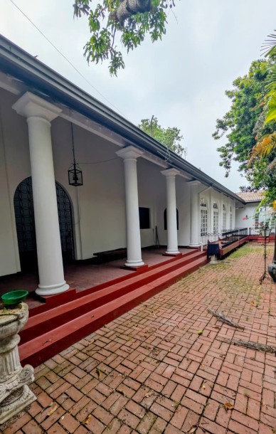 Finest Colonial property for Sale in Colombo 08-1