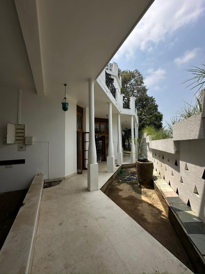 4 Bedroom 3 Storey House for Sale in Battaramulla | Price: 100 million (Negotiable)-8