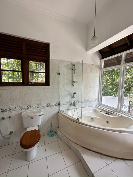 4 Bedroom 3 Storey House for Sale in Battaramulla | Price: 100 million (Negotiable)-9