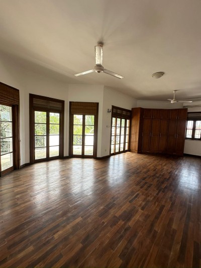 4 Bedroom 3 Storey House for Sale in Battaramulla | Price: 100 million (Negotiable)-2