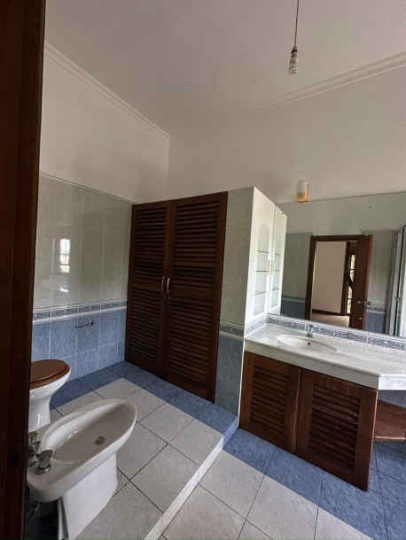 4 Bedroom 3 Storey House for Sale in Battaramulla | Price: 100 million (Negotiable)-7