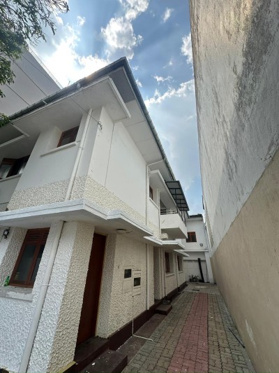 Colonial Type Commercial House for  Rent in Colombo 4 | Price: LKR 1.25 Million
