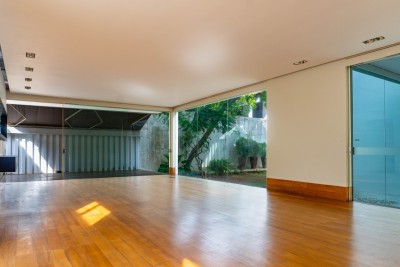 Road Facing Commercial Property For Rent in Colombo 7