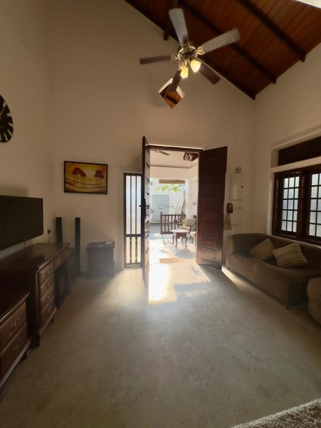 Dual Property Investment Opportunity – Bungalow + House in Mount Lavinia | Investment : LKR 125 Million (Negotiable)-7