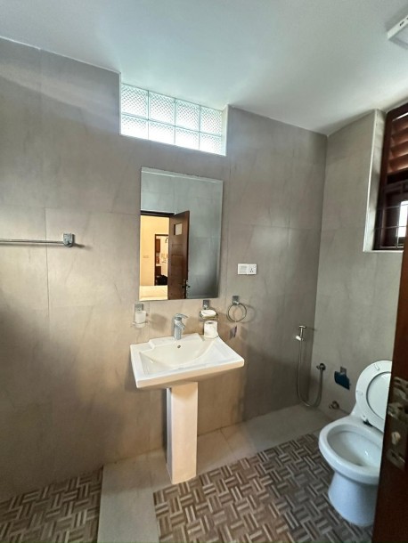 Dual Property Investment Opportunity – Bungalow + House in Mount Lavinia | Investment : LKR 125 Million (Negotiable)-8