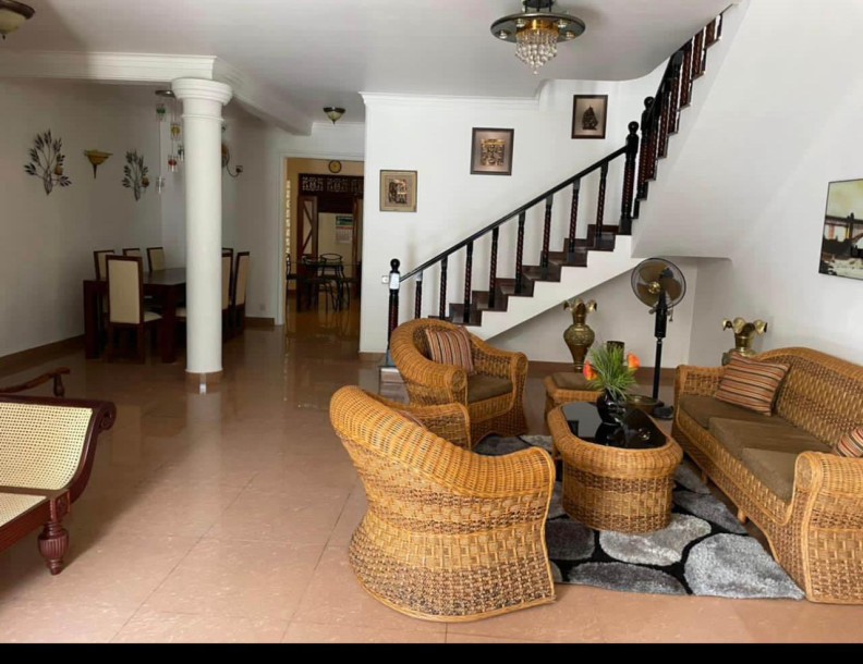 Spacious and beautifully designed two-story home available for rent!-1