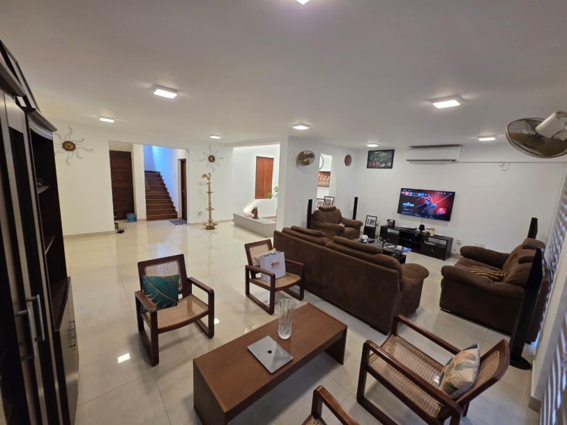 7BR House for Sale in Nawala – Koswatte | LKR 300 Million-1