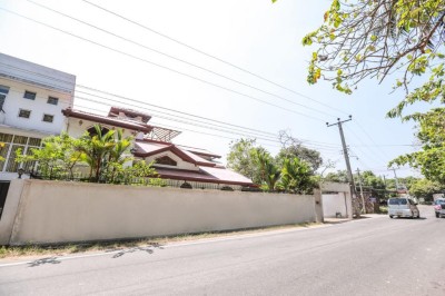 5BR House for Sale in Pelawatta, Battaramulla | LKR 75 Million (HS4713)-4