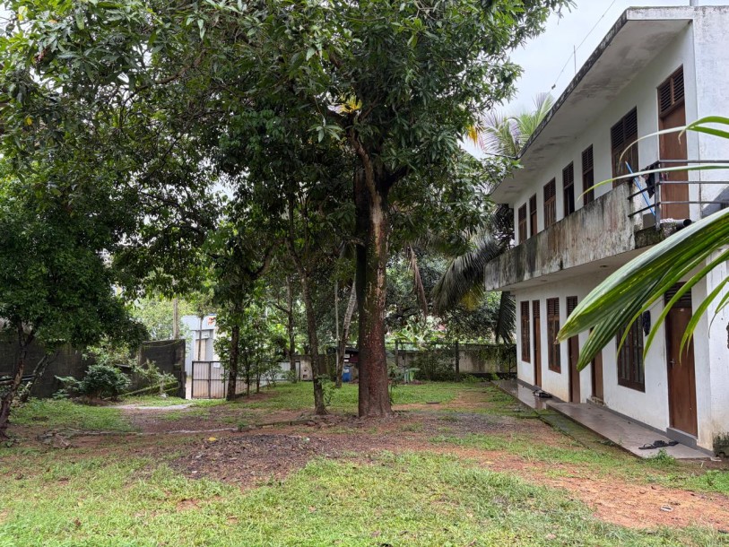 Land with 6-Room House for Sale in Malabe | LKR 39 Million (LA4714)-7