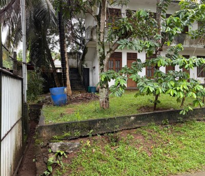 Land with 6-Room House for Sale in Malabe | LKR 39 Million (LA4714)-5