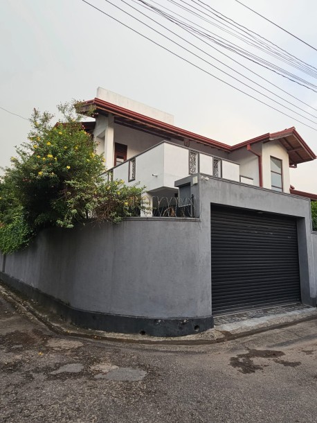 4 Bedroom House for Sale in Thalawathugoda | LKR 75 Million (HS4759)-1