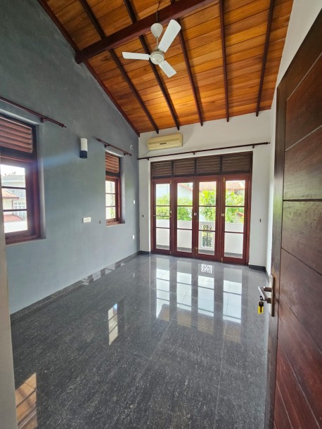 4 Bedroom House for Sale in Thalawathugoda | LKR 75 Million (HS4759)-6