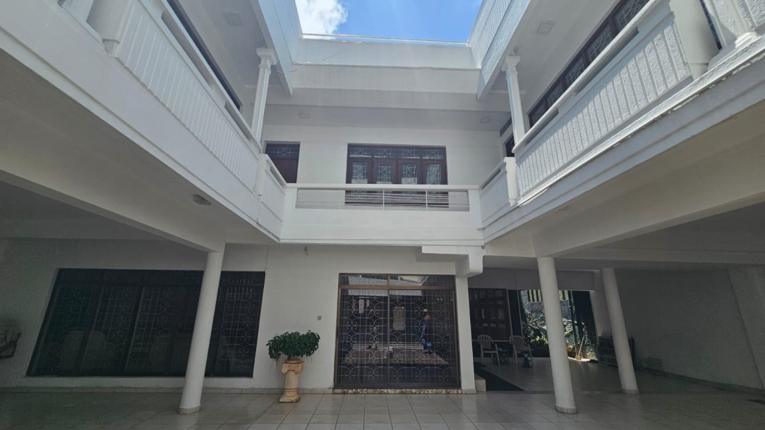 Heritage House for Sale in Bambalapitiya | Investment LKR 350 Million (HS4801)-1