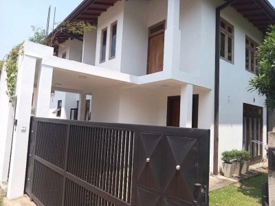 10 Perch 2-Storey House for Sale on Kahanthota Road, Malabe | LKR 36 Million (HS4799)