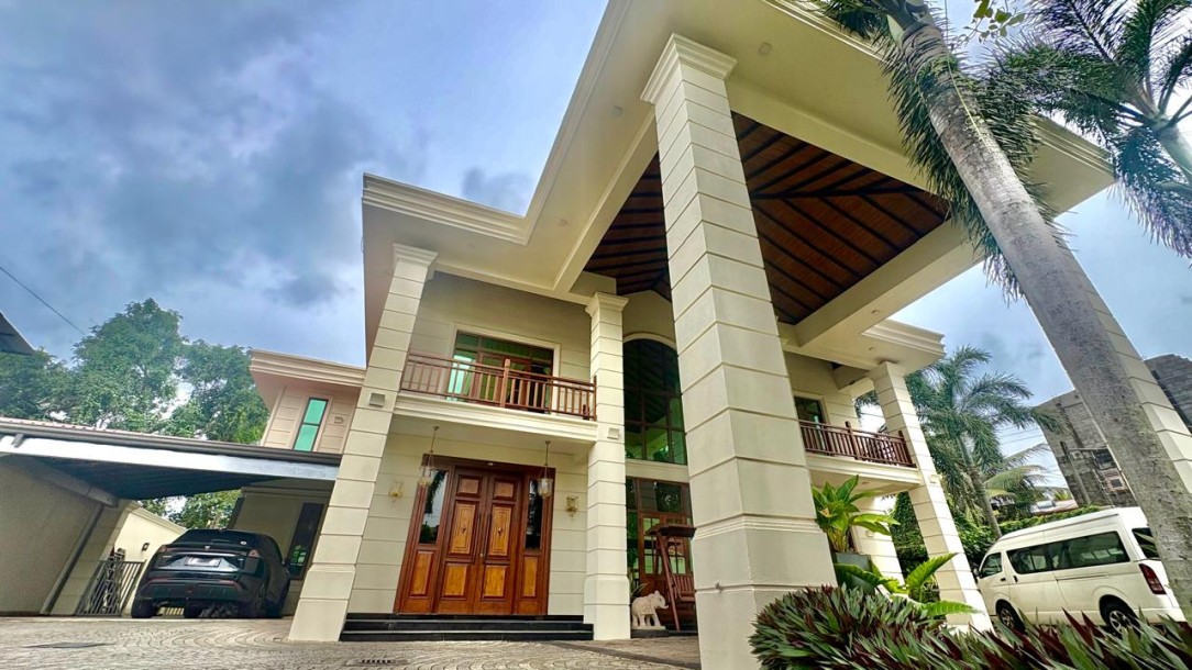 Luxury 3-Storey House for Sale in Makola | LKR 320 Million (HS4806)-1
