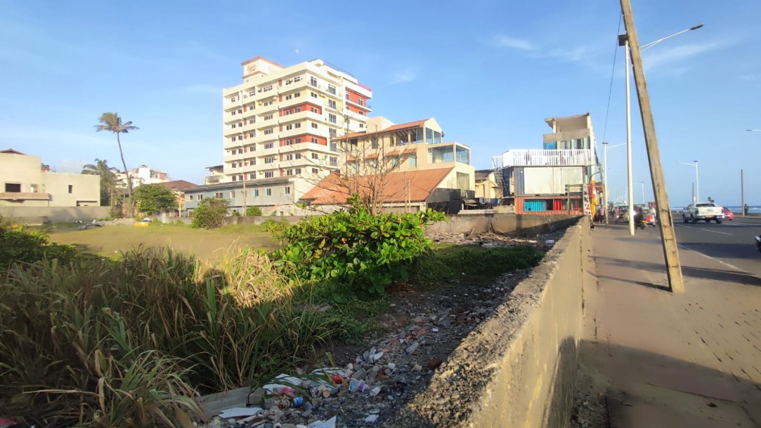 Prime Marine Drive Land for Sale in Colombo 04 | LKR 22.5 Million Per Perch (LA4878)-1