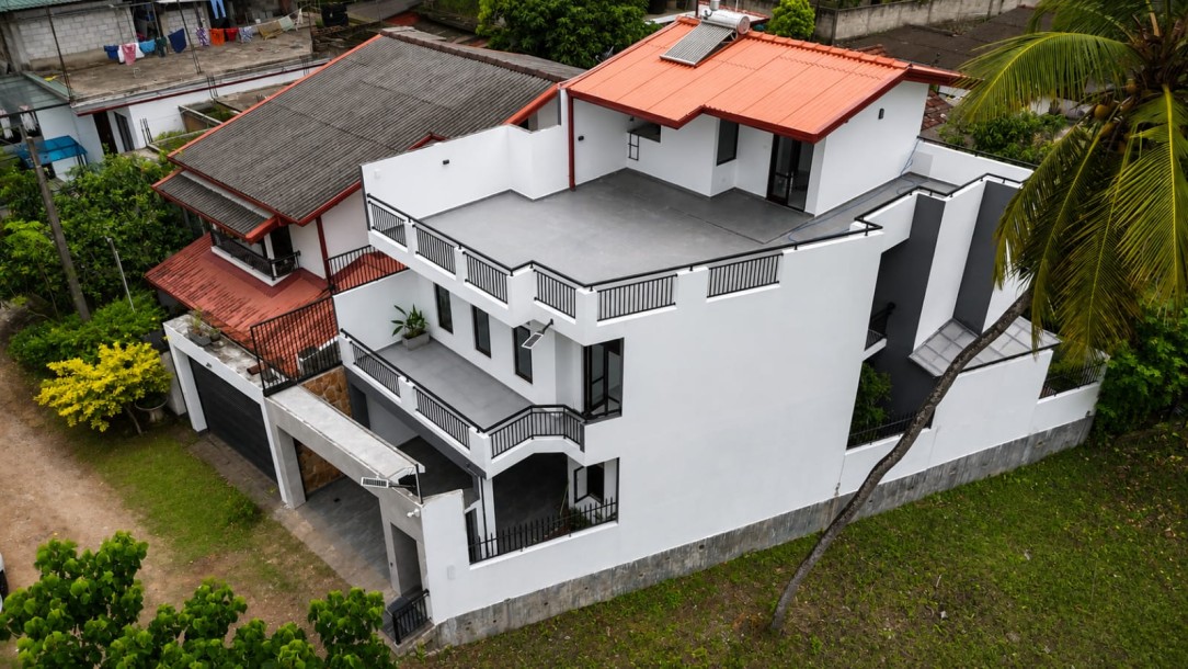 Brand-New Modern 5 Bedroom House for Sale in Homagama | LKR 45 Million (HS4940)-1