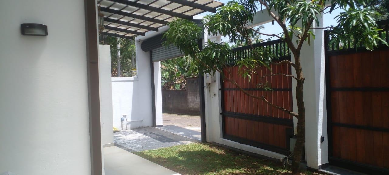 Beautifully Built 4BR House for Sale Battaramulla | LKR 125 Million (Negotiable) (HS4911)-1