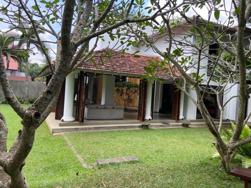 5 Bedroom Luxury House for Sale in Malabe | LKR 355 Million (HS4938)-1