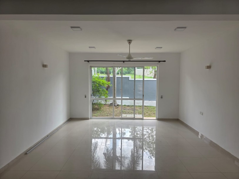 4BR Modern House for Sale in Kesbewa | LKR 35 Million (HS4945)-6