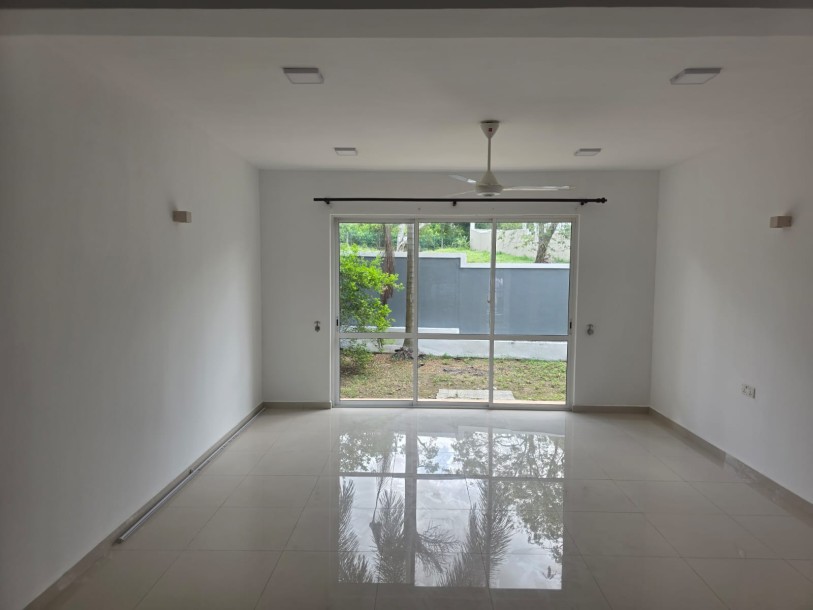 4BR Modern House for Sale in Kesbewa | LKR 35 Million (HS4945)-3