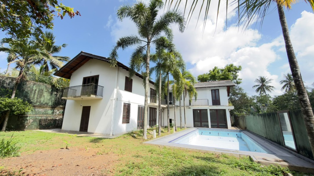 5 Bedroom Luxury House for Sale in Malabe | LKR 175 Million  (HS5044)-1