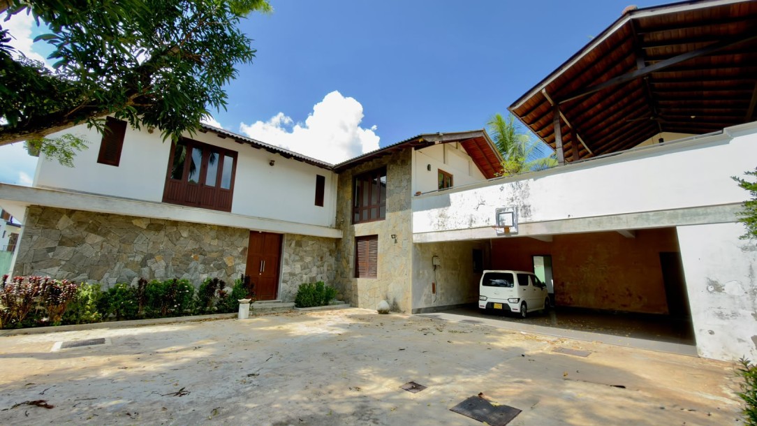 5 Bedroom Luxury House for Sale in Malabe | LKR 175 Million  (HS5044)-8