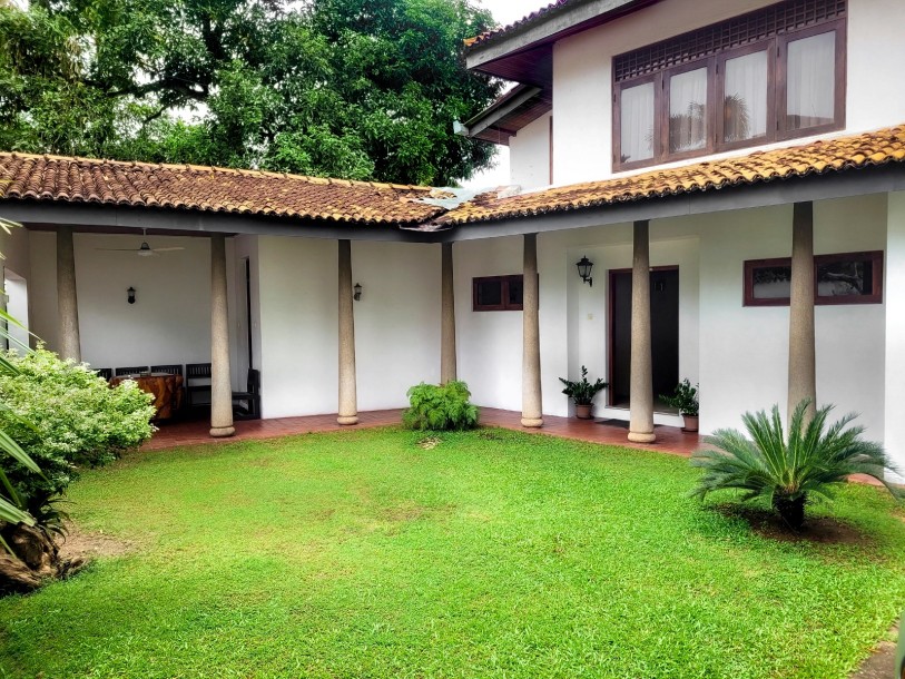 5 Bedroom Luxury House for Sale in Colombo 05 | LKR 384 Million (Slightly Negotiable) (HS5045)-4