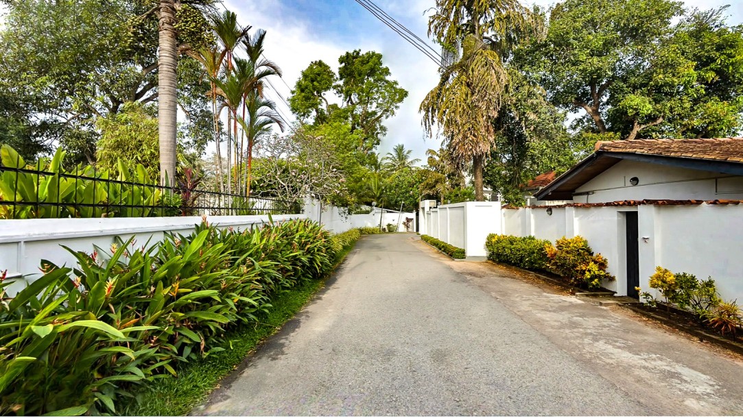 5 Bedroom Luxury House for Sale in Colombo 05 | LKR 384 Million (Slightly Negotiable) (HS5045)-3